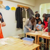 兄弟3人＋ママ、力強いぞ！ 手打ちうどん作り体験教室 2018年2月 20180218-7.jpg – イリコスキー製麺所