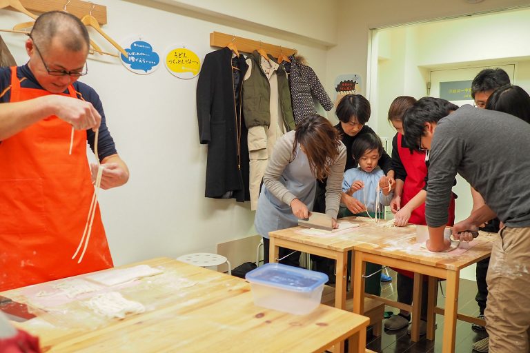 イリコスキー、うぉううぉううぉ～♪ 手打ちうどん作り体験教室 2018年2月 20180218-7.jpg – イリコスキー製麺所