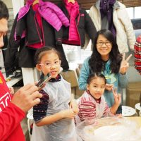 香港ではうどん人気なんですね 手打ちうどん作り体験教室 2018年2月 20180219-4.jpg – イリコスキー製麺所
