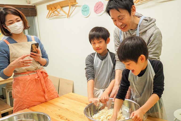 体験で作ったうどんはおじいちゃんに 手打ちうどん作り体験教室 2018年2月 20180310-1.jpg – イリコスキー製麺所