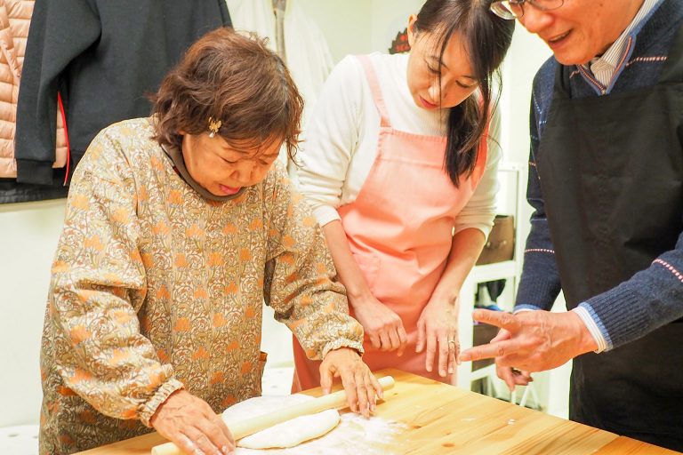 体験で作ったうどんはおじいちゃんに 手打ちうどん作り体験教室 2018年2月 20180311-2.jpg – イリコスキー製麺所