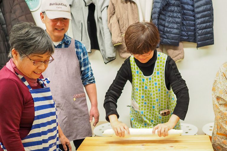 体験で作ったうどんはおじいちゃんに 手打ちうどん作り体験教室 2018年2月 20180311-3.jpg – イリコスキー製麺所