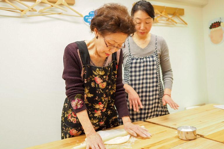 体験で作ったうどんはおじいちゃんに 手打ちうどん作り体験教室 2018年2月 20180314-6.jpg – イリコスキー製麺所