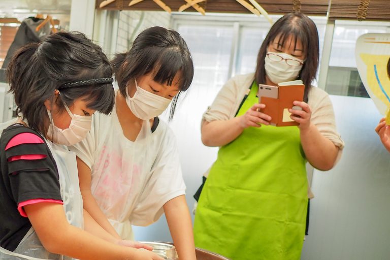体験で作ったうどんはおじいちゃんに 手打ちうどん作り体験教室 2018年2月 20180315-3.jpg – イリコスキー製麺所