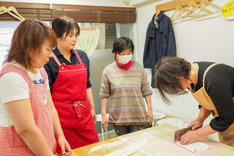 体験で作ったうどんはおじいちゃんに 手打ちうどん作り体験教室 2018年2月 20180315-9.jpg – イリコスキー製麺所