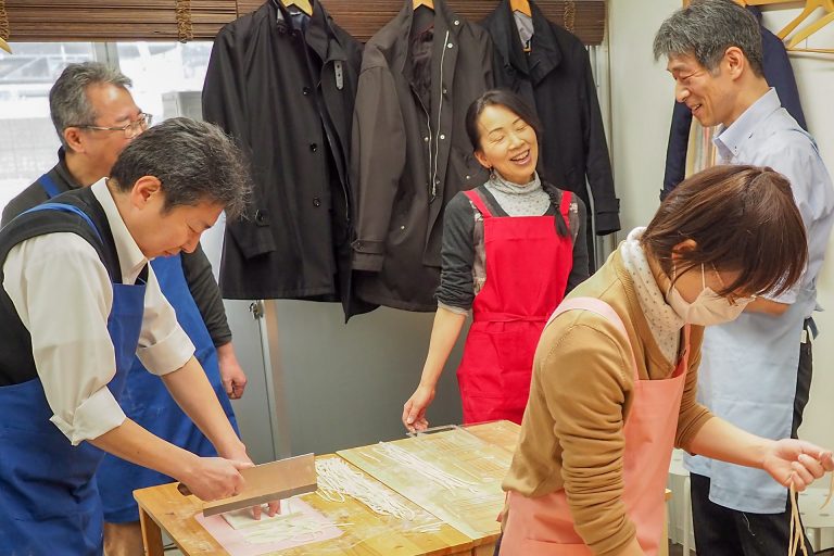 体験で作ったうどんはおじいちゃんに 手打ちうどん作り体験教室 2018年2月 20180317-3.jpg – イリコスキー製麺所