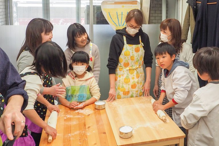 体験で作ったうどんはおじいちゃんに 手打ちうどん作り体験教室 2018年2月 20180317-7.jpg – イリコスキー製麺所