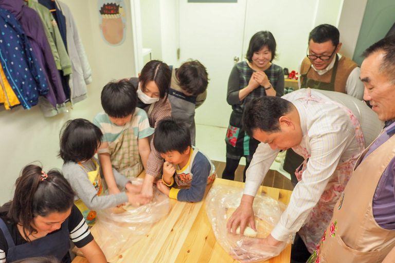 体験で作ったうどんはおじいちゃんに 手打ちうどん作り体験教室 2018年2月 20180319-3.jpg – イリコスキー製麺所