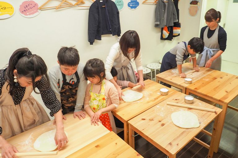 体験で作ったうどんはおじいちゃんに 手打ちうどん作り体験教室 2018年2月 20180320-4.jpg – イリコスキー製麺所