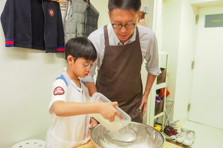 にぎやかなお子様たちにも優しい笑顔で 手打ちうどん作り体験教室 2018年3月 20180401-1.jpg – イリコスキー製麺所