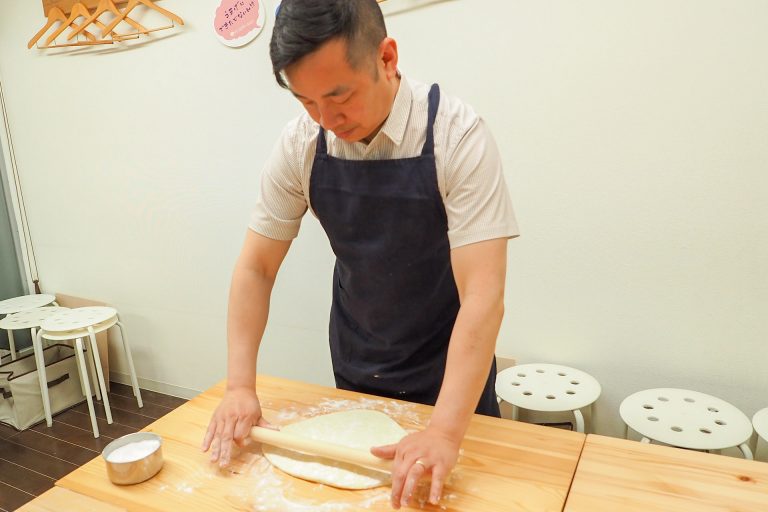 妹ちゃんまで参戦すると… 手打ちうどん作り体験教室 2018年4月 20180423-3.jpg – イリコスキー製麺所