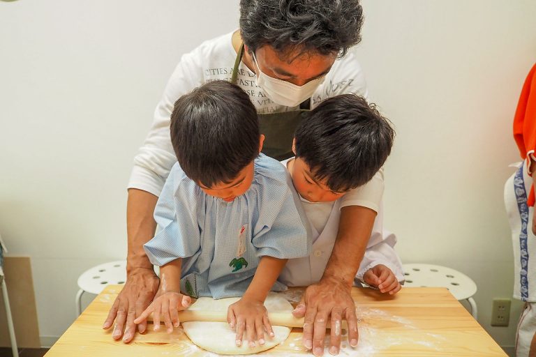 ぎゅーっ！ぎゅーっ！ 手打ちうどん作り体験教室 2018年4月 20180503-2.jpg – イリコスキー製麺所