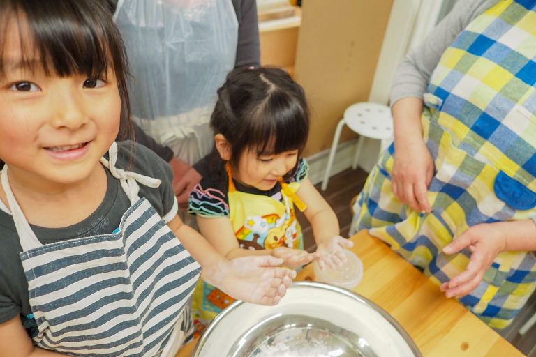 ぎゅーっ！ぎゅーっ！ 手打ちうどん作り体験教室 2018年4月 20180503-5.jpg – イリコスキー製麺所