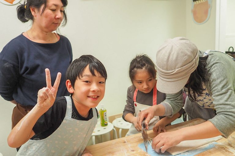 ぎゅーっ！ぎゅーっ！ 手打ちうどん作り体験教室 2018年4月 20180503-9.jpg – イリコスキー製麺所