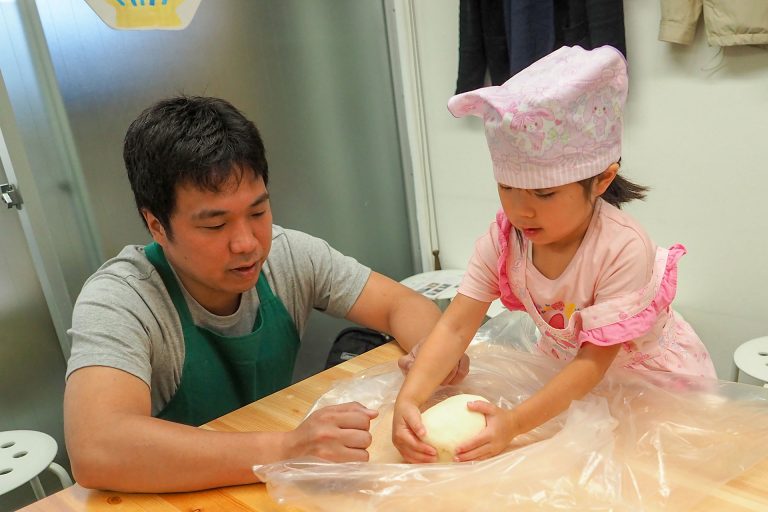 ぎゅーっ！ぎゅーっ！ 手打ちうどん作り体験教室 2018年4月 20180504-3.jpg – イリコスキー製麺所