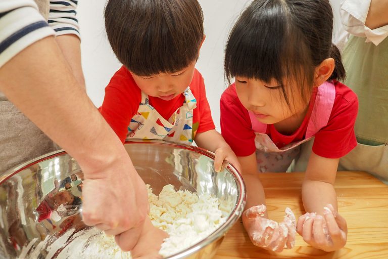ぎゅーっ！ぎゅーっ！ 手打ちうどん作り体験教室 2018年4月 20180504-5.jpg – イリコスキー製麺所