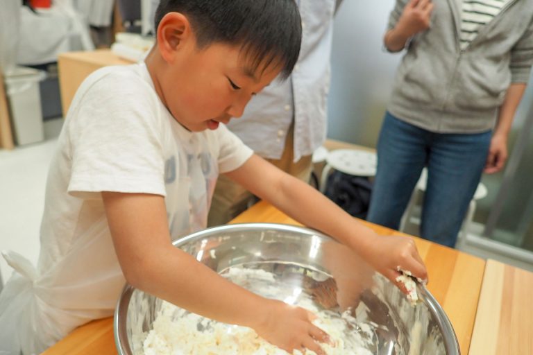 ぎゅーっ！ぎゅーっ！ 手打ちうどん作り体験教室 2018年4月 20180504-6.jpg – イリコスキー製麺所