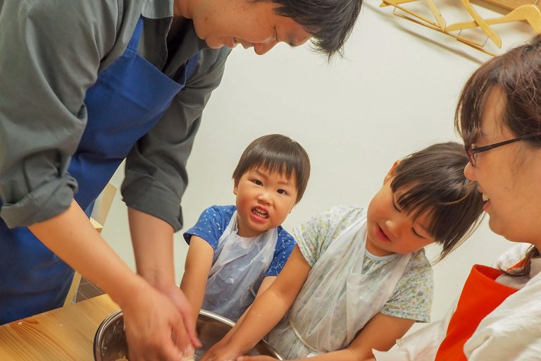ぎゅーっ！ぎゅーっ！ 手打ちうどん作り体験教室 2018年4月 20180513-5.jpg – イリコスキー製麺所