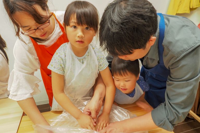 ぎゅーっ！ぎゅーっ！ 手打ちうどん作り体験教室 2018年4月 20180513-8.jpg – イリコスキー製麺所