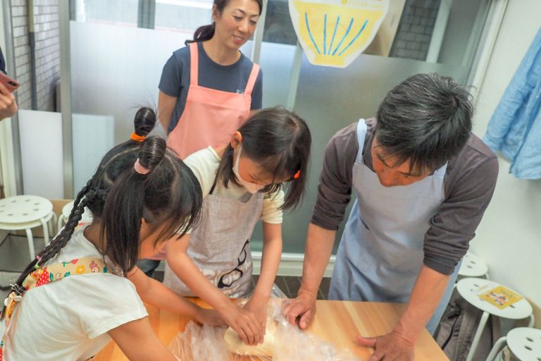 ぎゅーっ！ぎゅーっ！ 手打ちうどん作り体験教室 2018年4月 20180520-2.jpg – イリコスキー製麺所