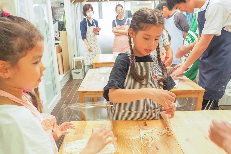ぎゅーっ！ぎゅーっ！ 手打ちうどん作り体験教室 2018年4月 20180520-3.jpg – イリコスキー製麺所
