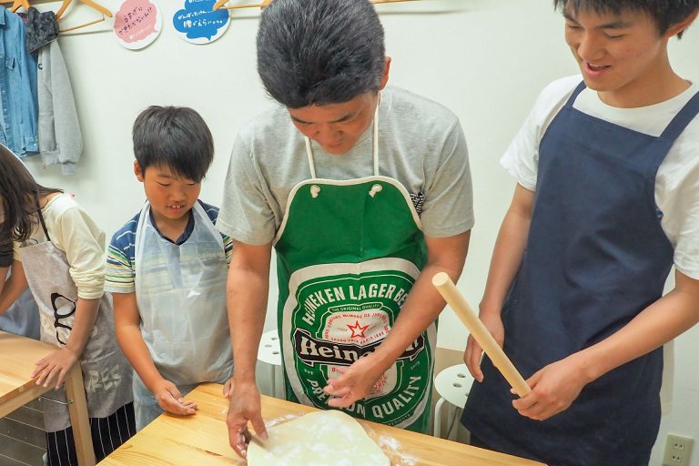 ぎゅーっ！ぎゅーっ！ 手打ちうどん作り体験教室 2018年4月 20180520-5.jpg – イリコスキー製麺所