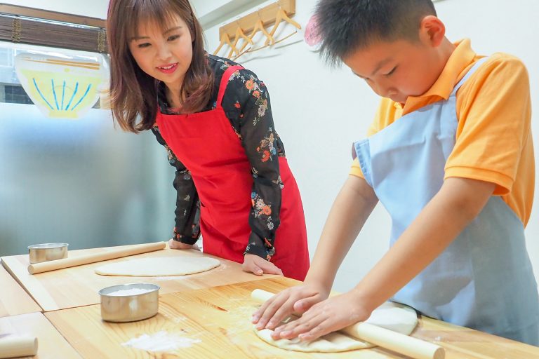 やさしいお兄ちゃんとおちゃめな僕と 手打ちうどん作り体験教室 2018年5月 20180525-1.jpg – イリコスキー製麺所
