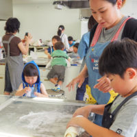 その調子！ 出張手打ちうどん作り体験 2018年5月27日 20180527-14.jpg – イリコスキー製麺所