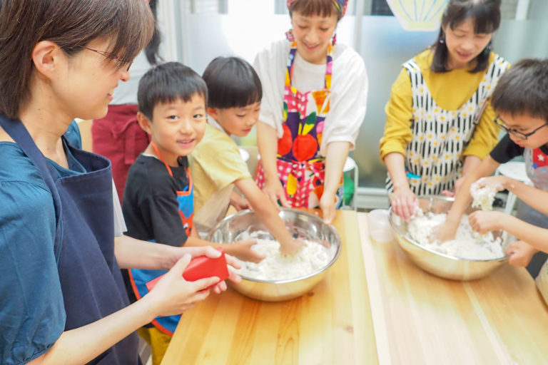 やさしいお兄ちゃんとおちゃめな僕と 手打ちうどん作り体験教室 2018年5月 20180603-7.jpg – イリコスキー製麺所
