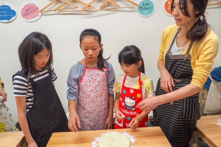 やさしいお兄ちゃんとおちゃめな僕と 手打ちうどん作り体験教室 2018年5月 20180603-8.jpg – イリコスキー製麺所
