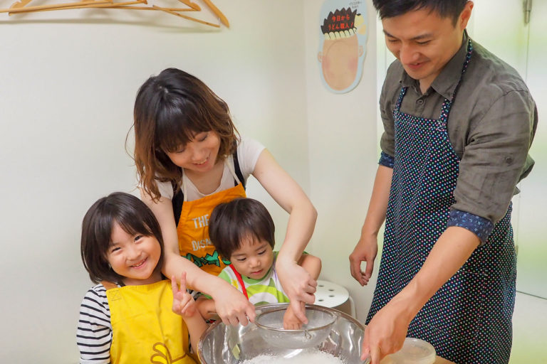 やさしいお兄ちゃんとおちゃめな僕と 手打ちうどん作り体験教室 2018年5月 20180610-2.jpg – イリコスキー製麺所