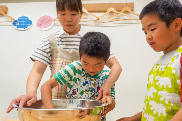 やさしいお兄ちゃんとおちゃめな僕と 手打ちうどん作り体験教室 2018年5月 20180610-8.jpg – イリコスキー製麺所