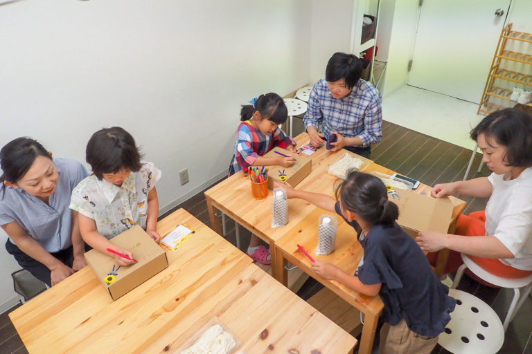 子ども会、ちっちゃな子と遊んであげるおねえちゃん 手打ちうどん作り体験教室 2018年6月 20180617-3.jpg – イリコスキー製麺所