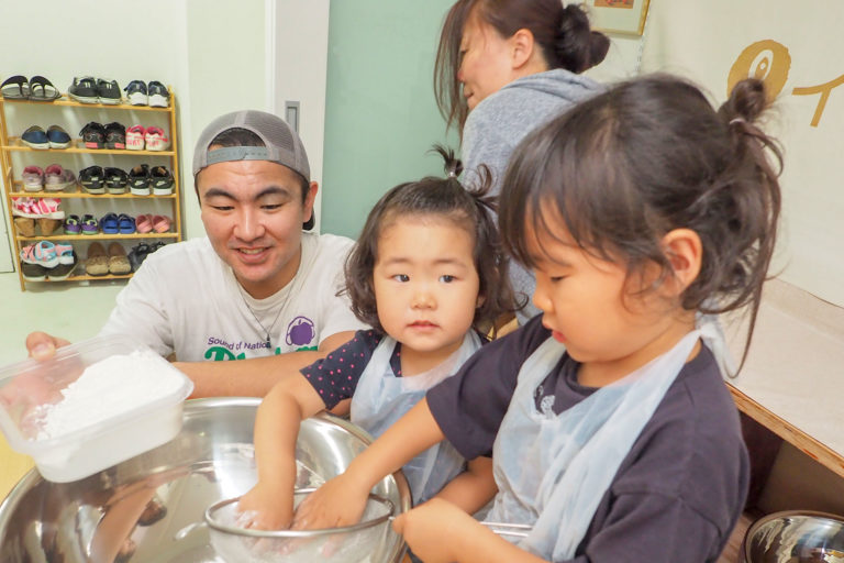 子ども会、ちっちゃな子と遊んであげるおねえちゃん 手打ちうどん作り体験教室 2018年6月 20180617-5.jpg – イリコスキー製麺所