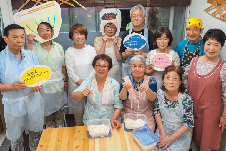 子ども会、ちっちゃな子と遊んであげるおねえちゃん 手打ちうどん作り体験教室 2018年6月 20180706-1.jpg – イリコスキー製麺所