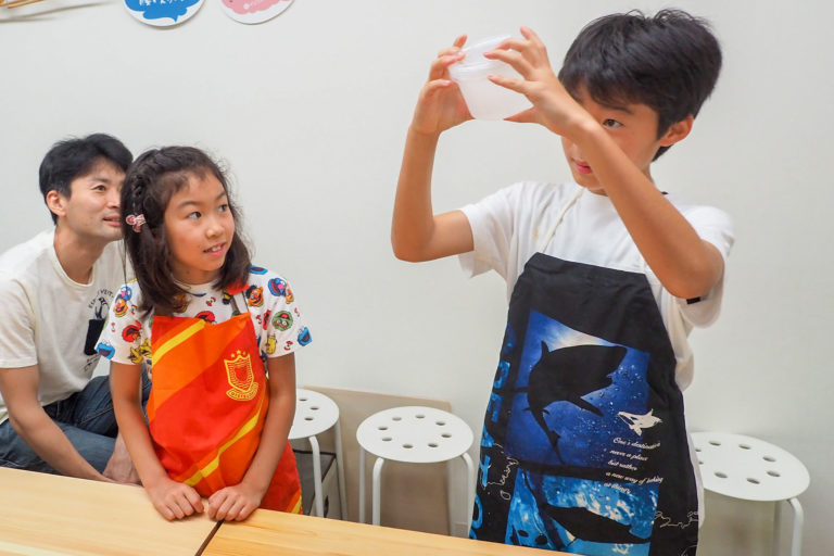 子ども会、ちっちゃな子と遊んであげるおねえちゃん 手打ちうどん作り体験教室 2018年6月 20180707-1.jpg – イリコスキー製麺所