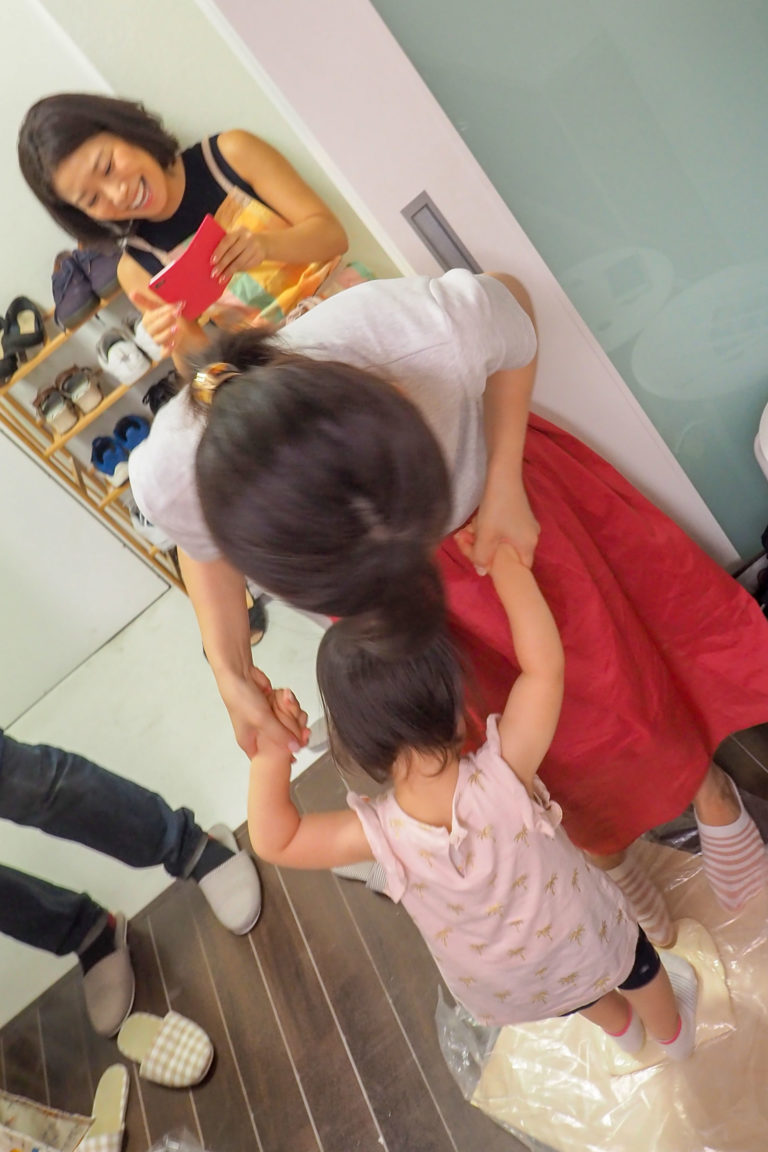 子ども会、ちっちゃな子と遊んであげるおねえちゃん 手打ちうどん作り体験教室 2018年6月 20180707-5.jpg – イリコスキー製麺所