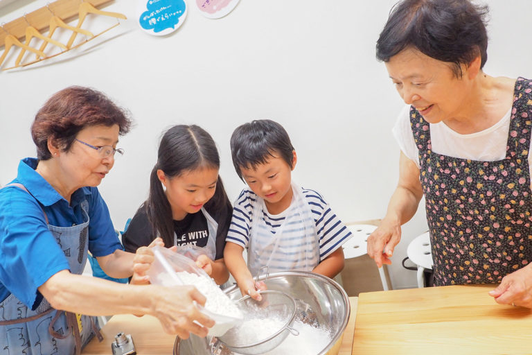 夏休みの自由研究は、うどん作り 手打ちうどん作り体験教室 2018年7月 20180723-2.jpg – イリコスキー製麺所