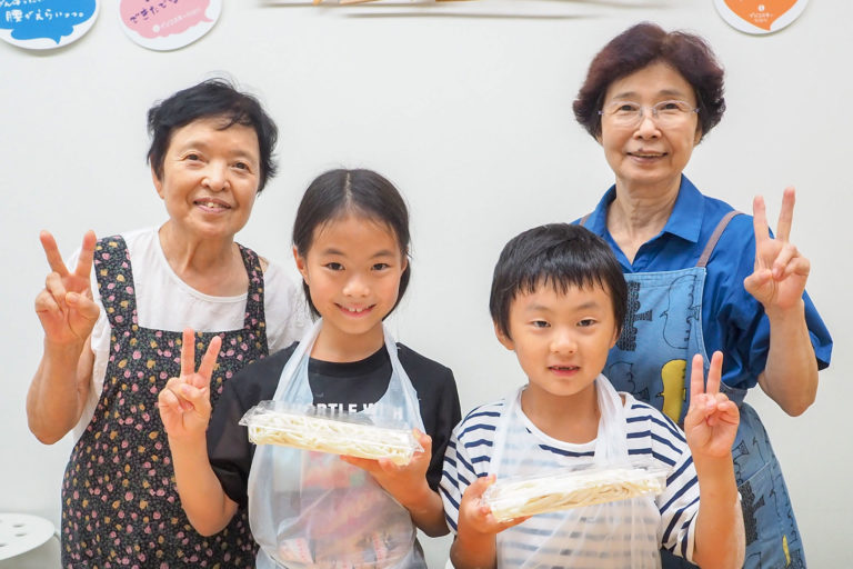 夏休みの自由研究は、うどん作り 手打ちうどん作り体験教室 2018年7月 20180723-4.jpg – イリコスキー製麺所