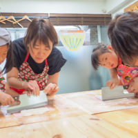 きっと、想像していらっしゃるのと違う楽しさがあるんだと思います 手打ちうどん作り体験教室 2018年7月 20180725-3.jpg – イリコスキー製麺所