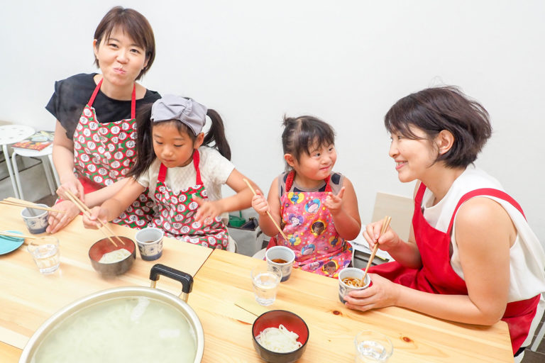 夏休みの自由研究は、うどん作り 手打ちうどん作り体験教室 2018年7月 20180725-4.jpg – イリコスキー製麺所