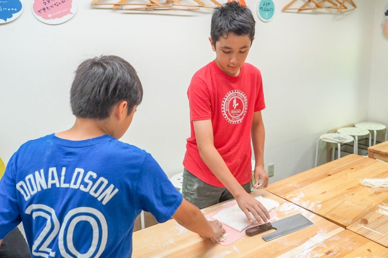 夏休みの自由研究は、うどん作り 手打ちうどん作り体験教室 2018年7月 20180726-7.jpg – イリコスキー製麺所
