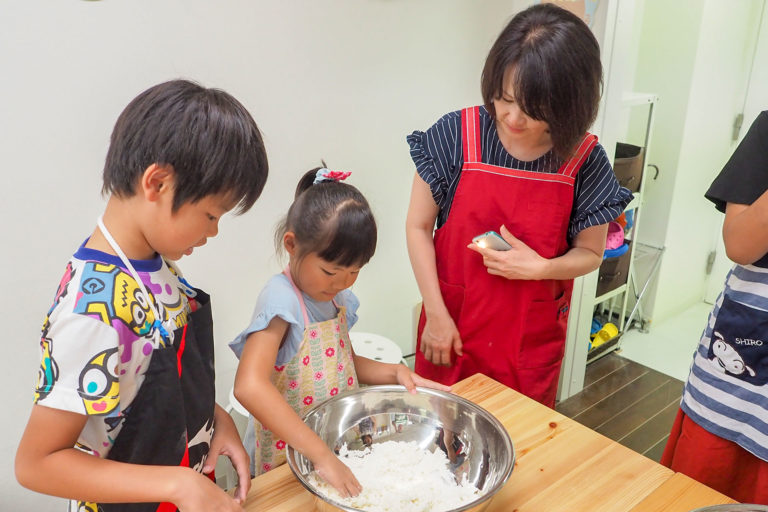 夏休みの自由研究は、うどん作り 手打ちうどん作り体験教室 2018年7月 20180728-3.jpg – イリコスキー製麺所