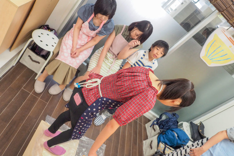夏休みの自由研究は、うどん作り 手打ちうどん作り体験教室 2018年7月 20180804-3.jpg – イリコスキー製麺所