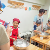 がんばって一人で仕上げたうどんは、きっとウマイ！ 手打ちうどん作り体験教室 2018年8月 20180804-6.jpg – イリコスキー製麺所