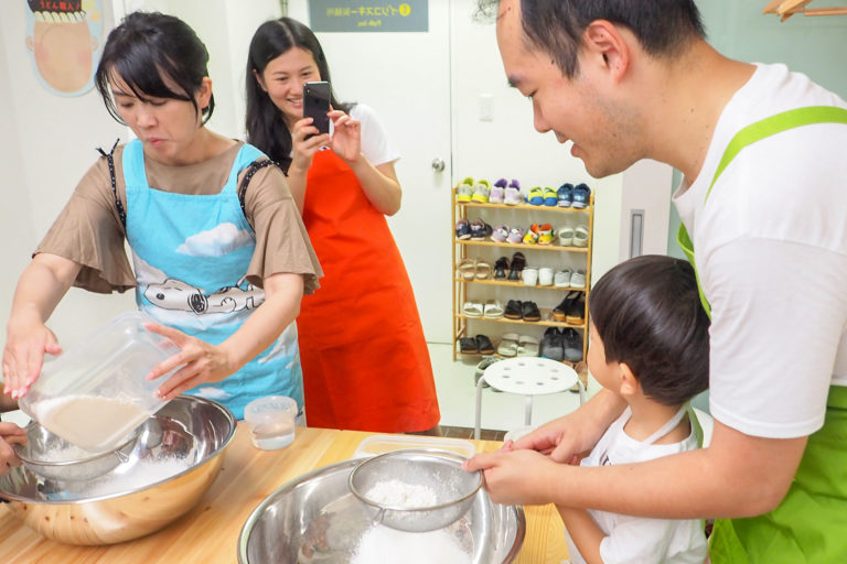 夏休みの自由研究は、うどん作り 手打ちうどん作り体験教室 2018年7月 20180805-1.jpg – イリコスキー製麺所