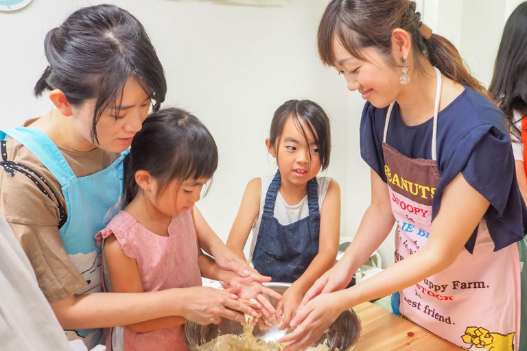 夏休みの自由研究は、うどん作り 手打ちうどん作り体験教室 2018年7月 20180805-2.jpg – イリコスキー製麺所