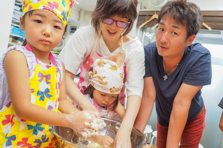 夏休みの自由研究は、うどん作り 手打ちうどん作り体験教室 2018年7月 20180805-5.jpg – イリコスキー製麺所