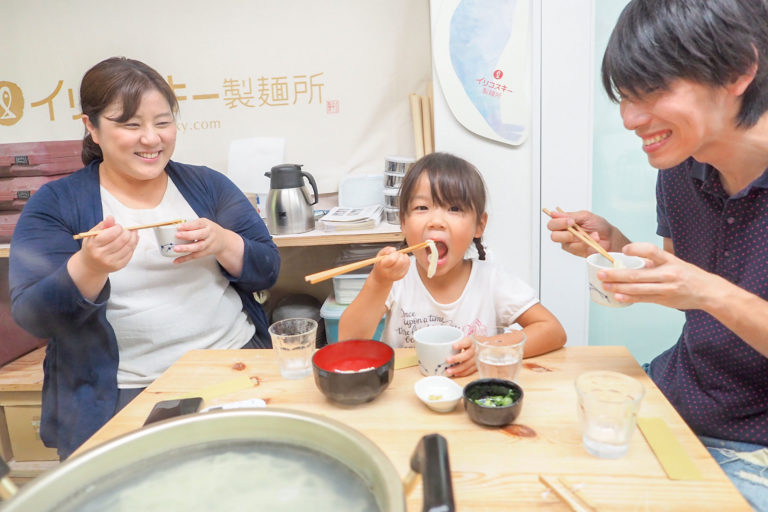 名誉師範に、感謝状。 手打ちうどん作り体験教室 2018年8月 20180811-1.jpg – イリコスキー製麺所