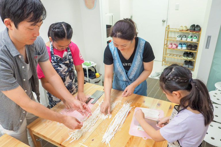 名誉師範に、感謝状。 手打ちうどん作り体験教室 2018年8月 20180811-6.jpg – イリコスキー製麺所
